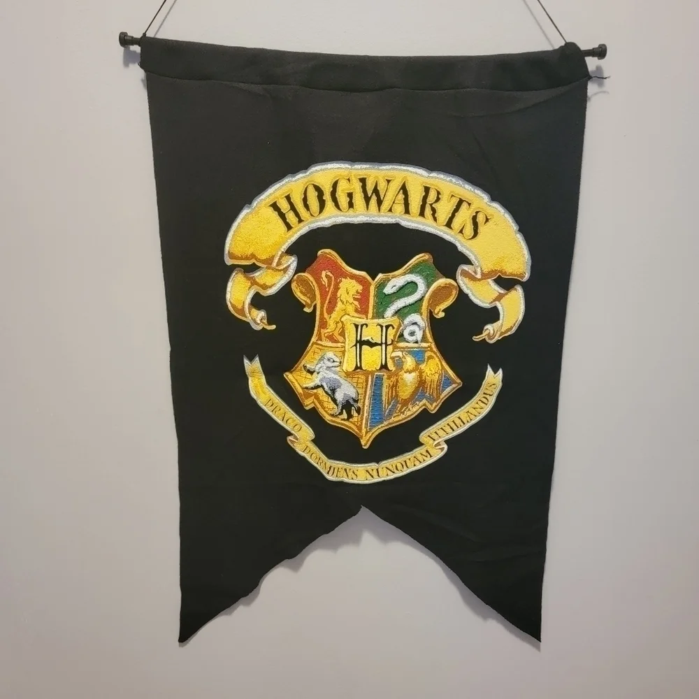 NWT 5 Harry Potter Hogwarts School Banner Flags Party Decor 20X30